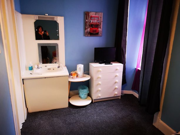 Imagen de la habitación del Hotel Claredon. Foto 19