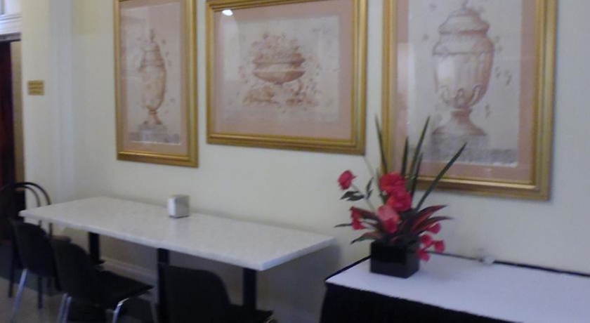 Imagen del bar/restaurante del Hotel Claremont Guest House, Melbourne. Foto 6