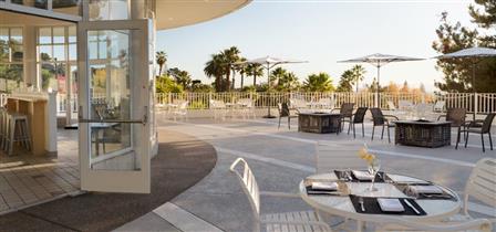 Imagen del bar/restaurante del Hotel Claremont Resort and Club. Foto 3