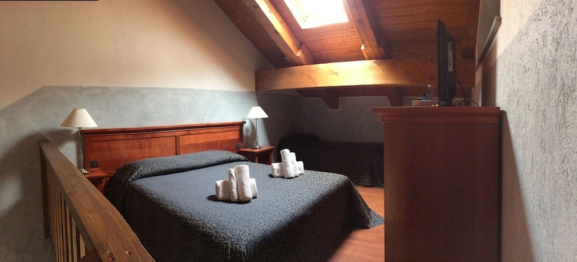 Imagen de la habitación del Hotel Clari. Foto 6