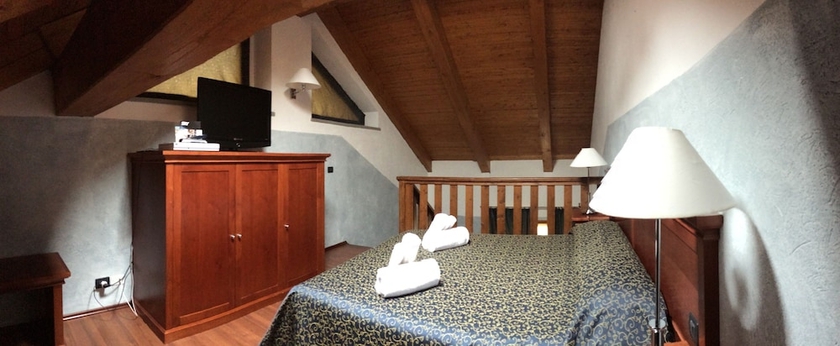 Imagen de la habitación del Hotel Clari. Foto 8