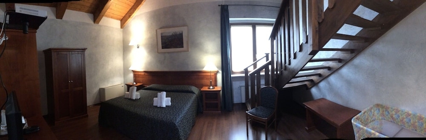 Imagen de la habitación del Hotel Clari. Foto 9
