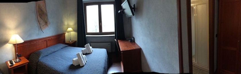 Imagen de la habitación del Hotel Clari. Foto 10