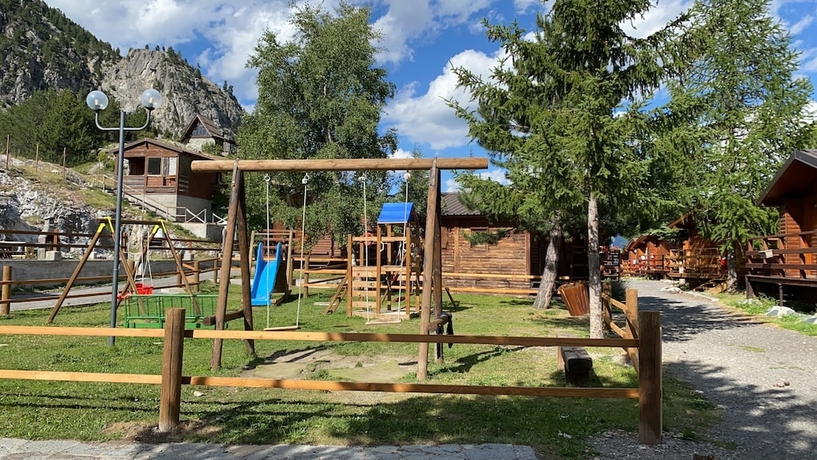 Imagen de los exteriores del Hotel Clari. Foto 12