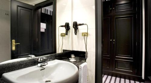 Imagen de la habitación del Hotel Clar&iacute;n, Oviedo. Foto 7