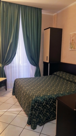 Imagen de la habitación del Hotel Clarin, Plaza de la Rep&uacute;blica. Foto 3