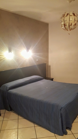 Imagen de la habitación del Hotel Clarin, Plaza de la Rep&uacute;blica. Foto 9