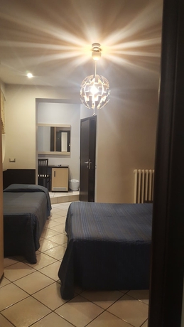 Imagen de la habitación del Hotel Clarin, Plaza de la Rep&uacute;blica. Foto 15