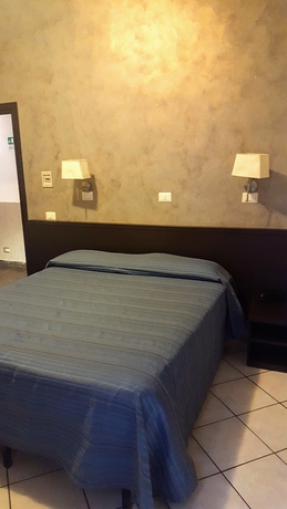 Imagen de la habitación del Hotel Clarin, Roma. Foto 8