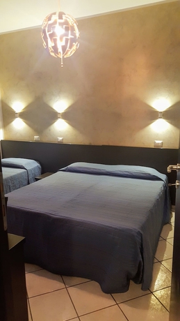 Imagen de la habitación del Hotel Clarin, Roma. Foto 14