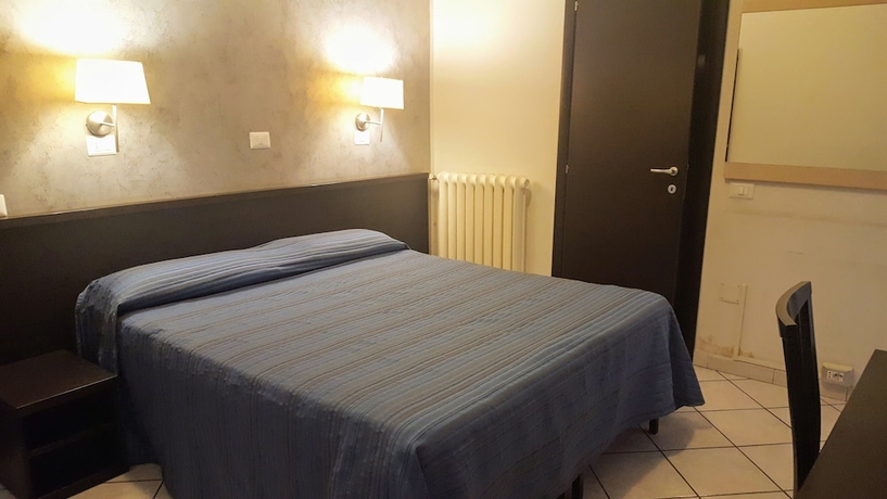 Imagen de la habitación del Hotel Clarin, Roma. Foto 16