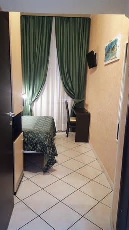 Imagen de la habitación del Hotel Clarin, Roma. Foto 17