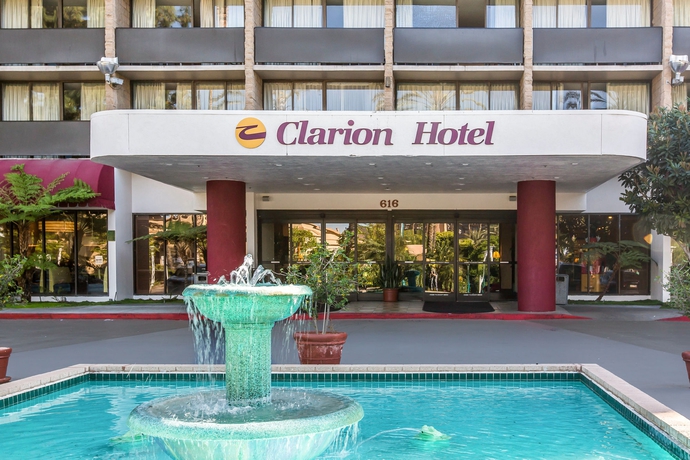 Imagen de los exteriores del Hotel Clarion Anaheim Resort. Foto 10