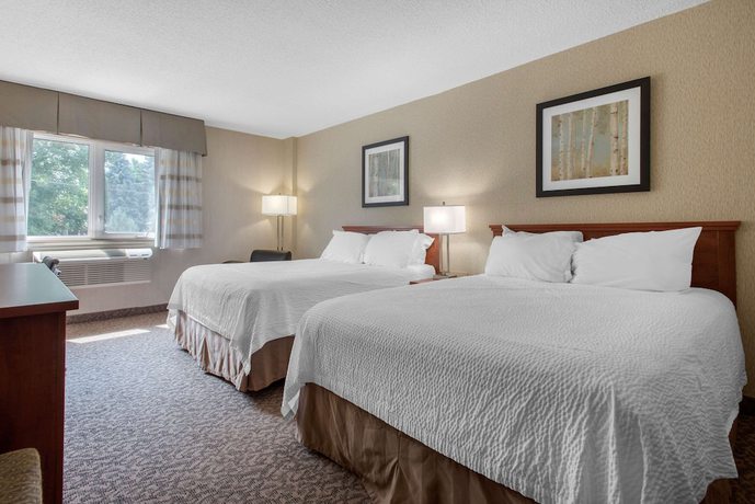 Imagen de la habitación del Hotel Clarion And Suites, Brandon. Foto 18