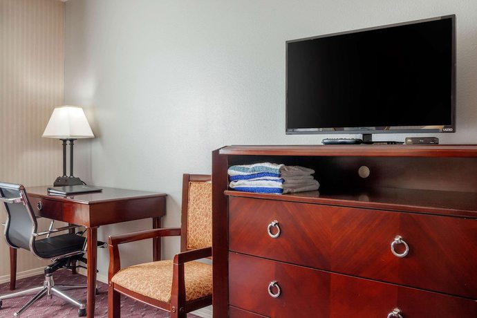 Imagen de la habitación del Hotel Clarion And Suites. Foto 15