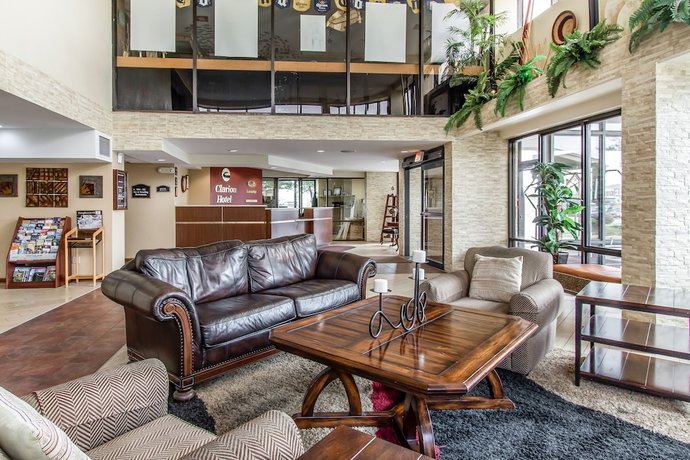 Imagen de los interiores del Hotel Clarion Broken Arrow - Tulsa. Foto 17