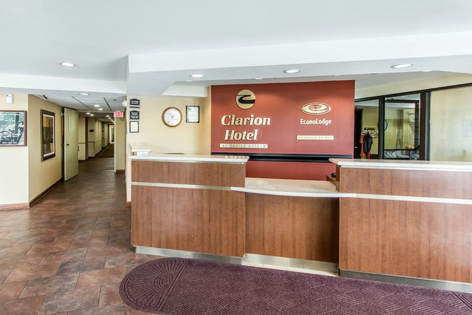 Imagen de los interiores del Hotel Clarion Broken Arrow - Tulsa. Foto 19