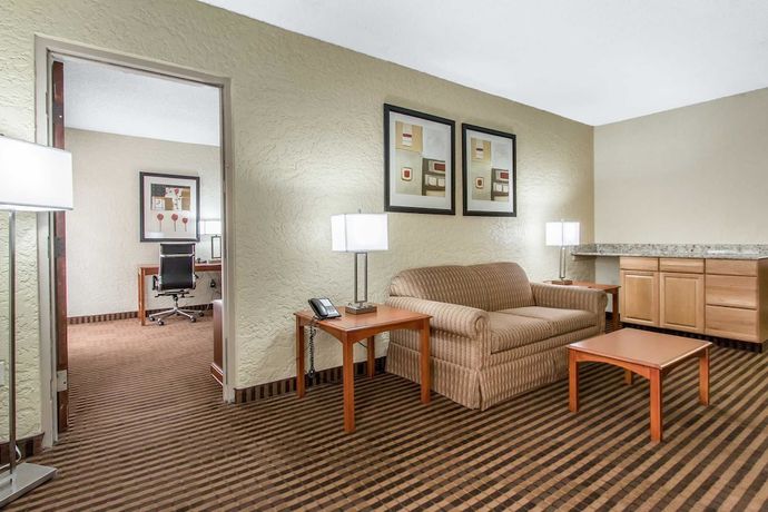 Imagen de la habitación del Hotel Clarion Broken Arrow - Tulsa. Foto 14