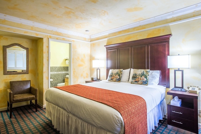 Imagen de la habitación del Hotel Clarion Collection Carmel Oaks Inn. Foto 8