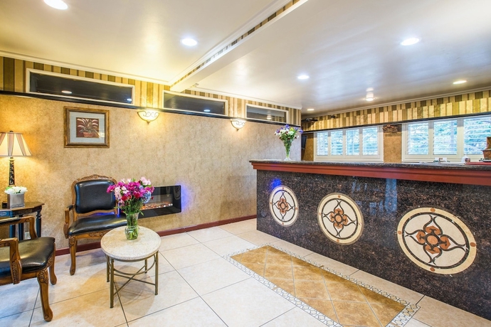 Imagen de los interiores del Hotel Clarion Collection Carmel Oaks Inn. Foto 17