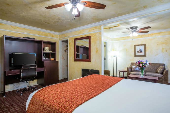 Imagen de la habitación del Hotel Clarion Collection Carmel Oaks Inn. Foto 9