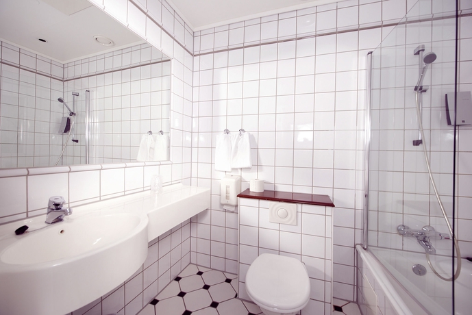 Imagen de la habitación del Hotel Clarion Collection Savoy. Foto 11