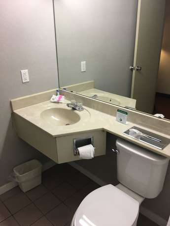 Imagen de la habitación del Hotel Clarion Conference Center. Foto 5