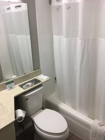 Imagen de la habitación del Hotel Clarion Conference Center. Foto 12