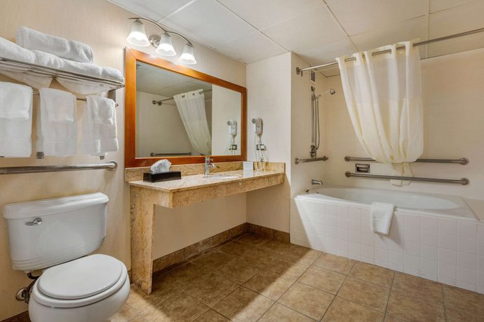 Imagen de la habitación del Hotel Clarion Conference Center on Lake Erie. Foto 6