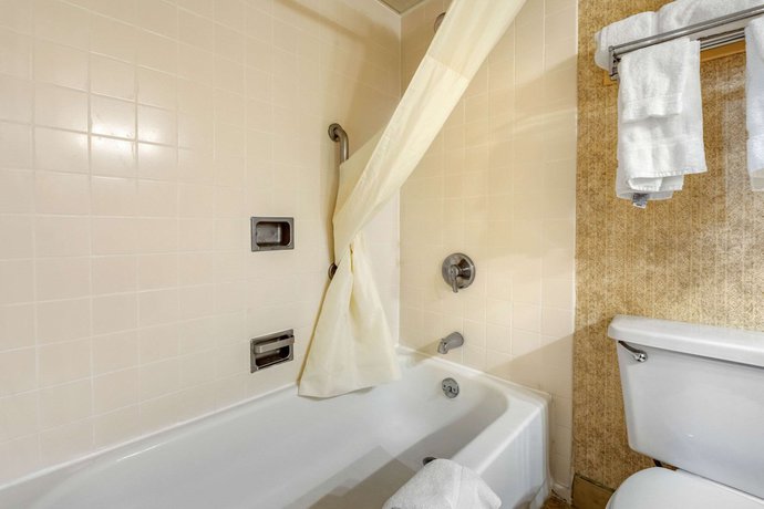 Imagen de la habitación del Hotel Clarion Conference Center on Lake Erie. Foto 15
