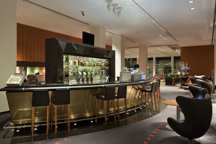 Imagen del bar/restaurante del Hotel Clarion Copenhagen Airport. Foto 3