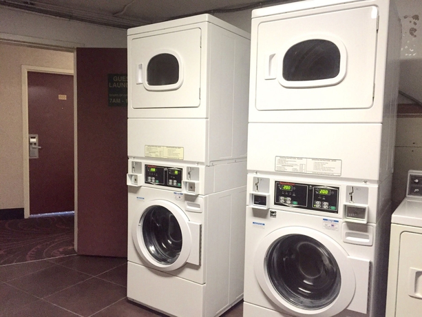 Imagen de los interiores del Hotel Clarion Denver Central. Foto 10