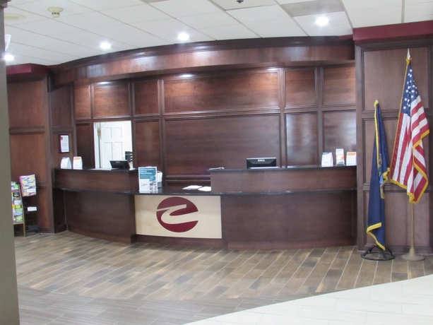 Imagen de los interiores del Hotel Clarion Detroit Metro Airport. Foto 16