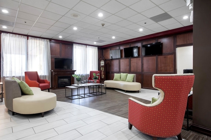 Imagen de los interiores del Hotel Clarion Detroit Metro Airport. Foto 17