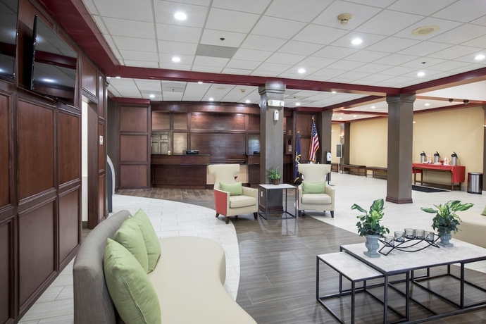 Imagen de los interiores del Hotel Clarion Detroit Metro Airport. Foto 18