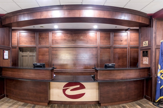 Imagen de los interiores del Hotel Clarion Detroit Metro Airport. Foto 19