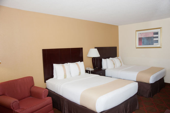 Imagen de la piscina del Hotel Clarion, FAYETTEVILLE. Foto 16