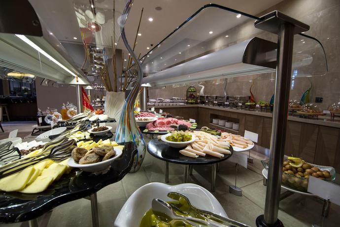 Imagen general del Hotel Clarion Golden Horn. Foto 14