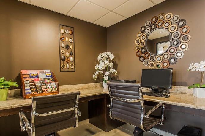 Imagen de los interiores del Hotel Clarion Hotel Airport and Conference Center. Foto 10
