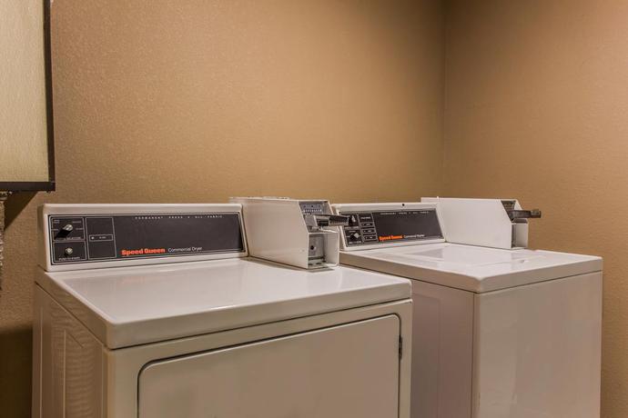 Imagen de los interiores del Hotel Clarion Hotel Airport and Conference Center. Foto 11