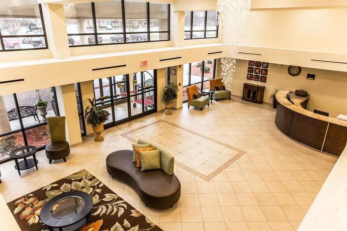 Imagen de los interiores del Hotel Clarion Hotel Airport and Conference Center. Foto 13