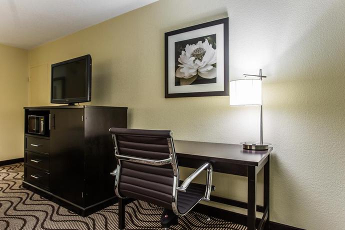 Imagen de la habitación del Hotel Clarion Hotel Airport and Conference Center. Foto 5