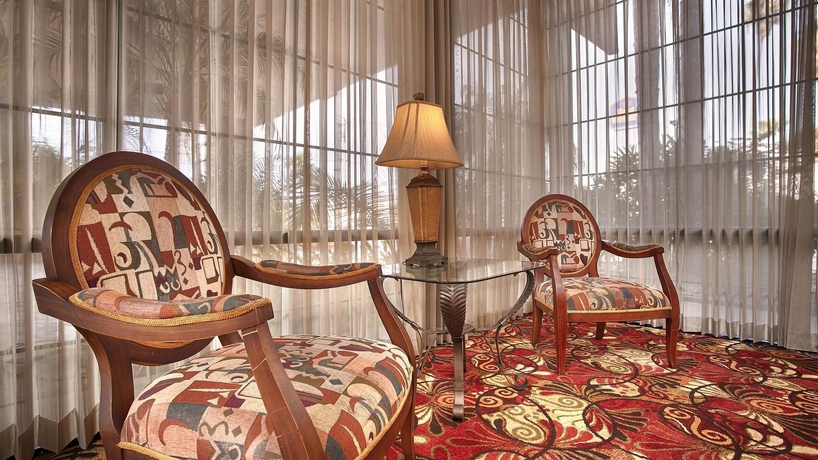 Imagen de los interiores del Hotel Clarion Hotel Bakersfield North. Foto 12