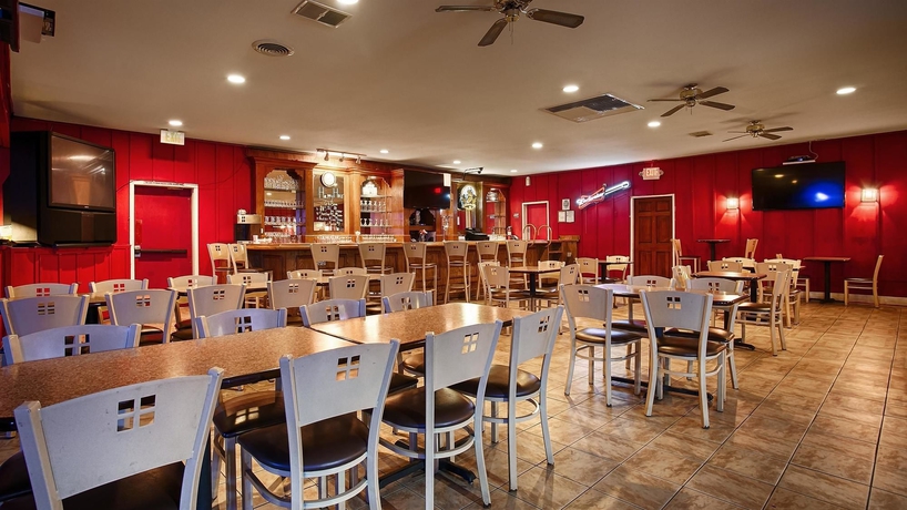 Imagen del bar/restaurante del Hotel Clarion Hotel Bakersfield North. Foto 3