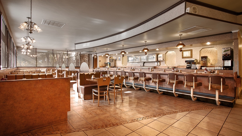 Imagen del bar/restaurante del Hotel Clarion Hotel Bakersfield North. Foto 4