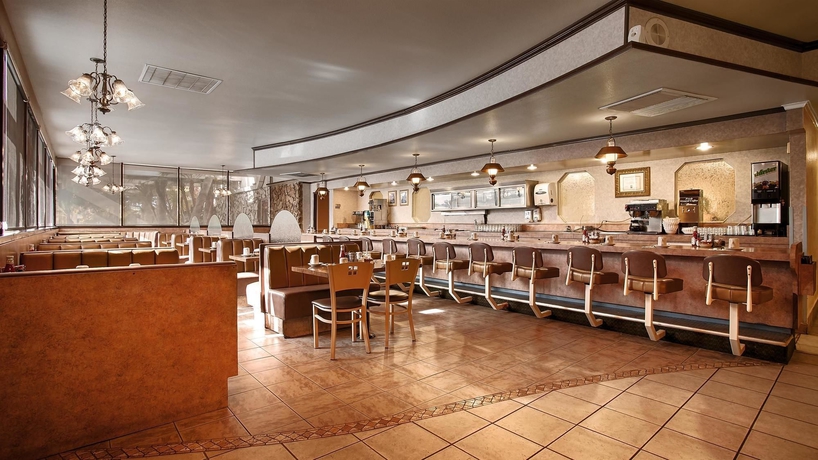 Imagen del bar/restaurante del Hotel Clarion Hotel Bakersfield North. Foto 6