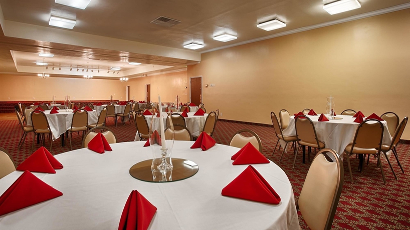 Imagen de los interiores del Hotel Clarion Hotel Bakersfield North. Foto 14
