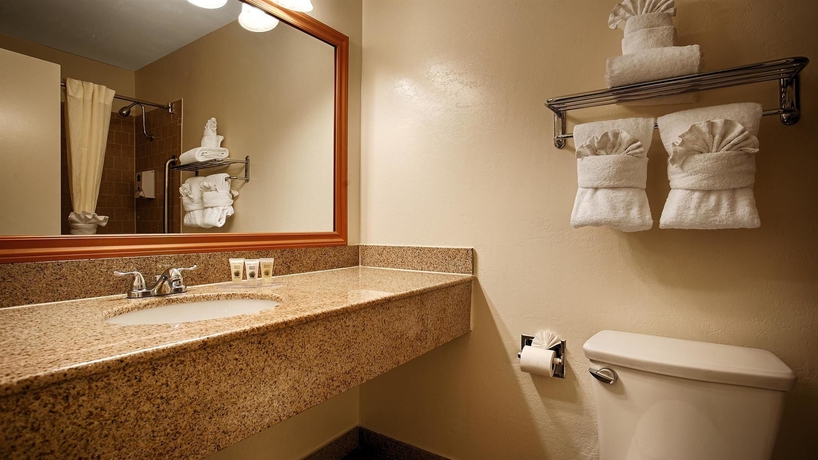 Imagen de la habitación del Hotel Clarion Hotel Bakersfield North. Foto 11