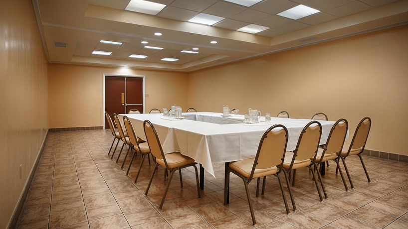 Imagen de los interiores del Hotel Clarion Hotel Bakersfield North. Foto 15