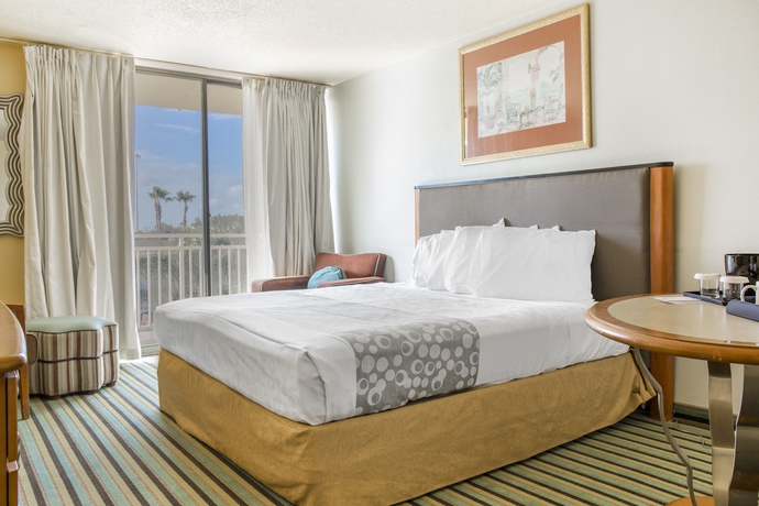 Imagen de la habitación del Hotel Clarion Hotel Orlando International Airport. Foto 2